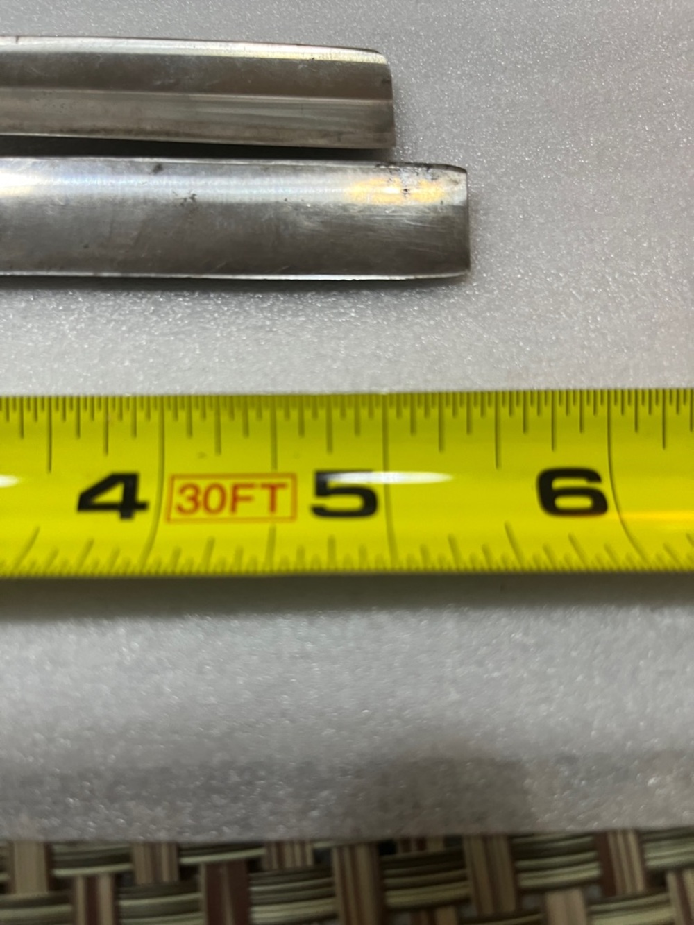 Straight Razor with Yellow Handle - Picture 4 of 6